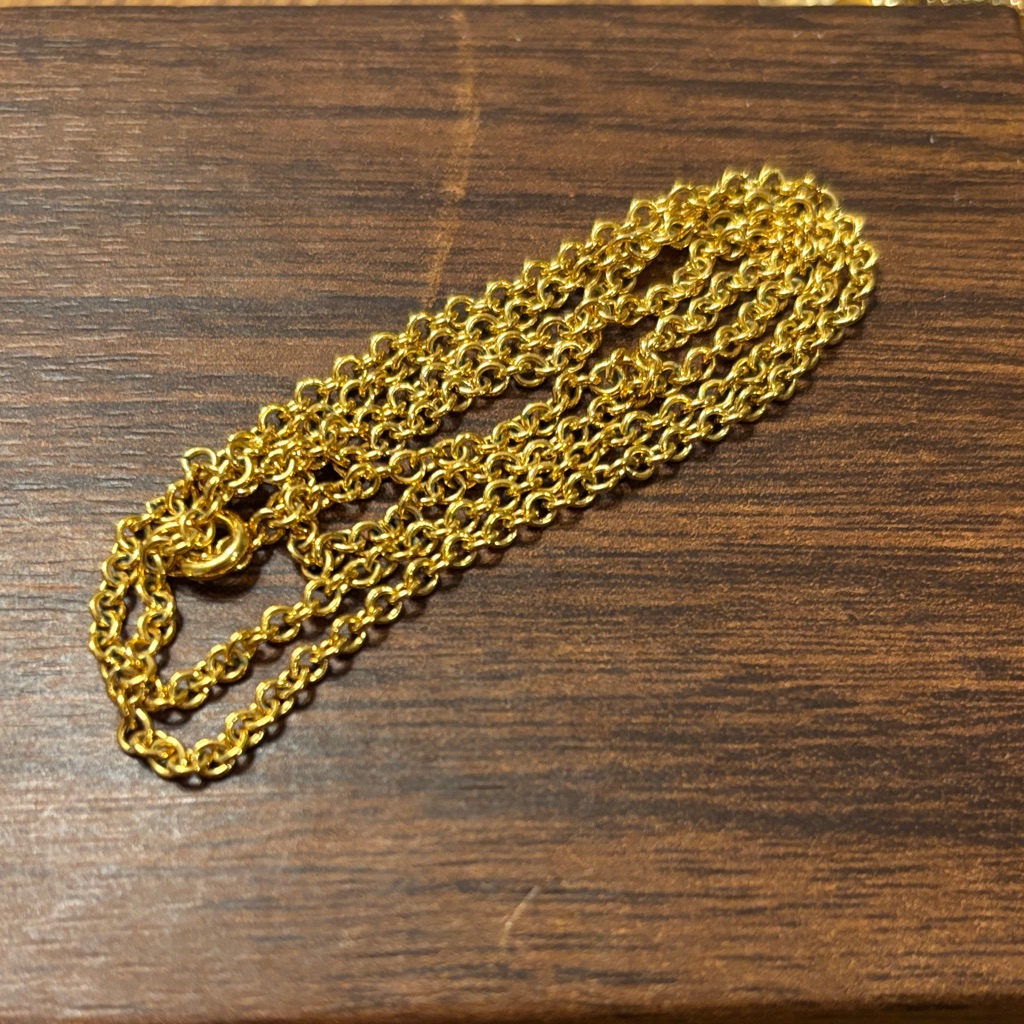 22 Gold Tone Chain Necklace 15$